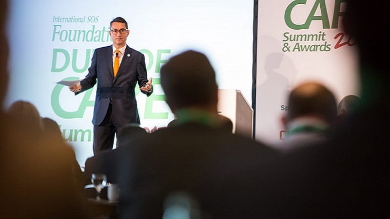 If-5050 Laurent Fourier spricht bei einer Veranstaltung für Fürsorgepflicht